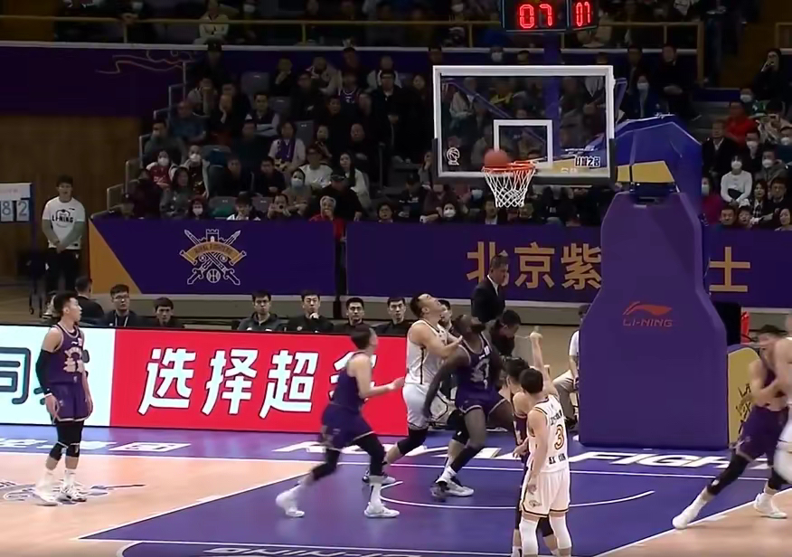 北京男篮客场逆转,一波连胜告终 北京男篮客场逆转,一波连胜告终